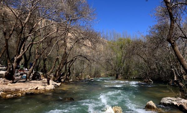 پیرغار مکانی دیدنی در روستای ده چشمه در استان چهار محال پیرغار مکانی دیدنی در روستای ده چشمه در استان چهار محال و بختیاری