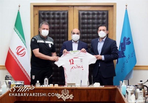 شماره 12 تیم ملی برای رئیس صداوسیما، اسکوچیچ: با عشق و امیدواری پا به میدان می گذاریم