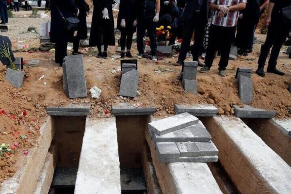 ویدئو ، سرقت عجیب از آرامستان آبادان ، سارقان به قاب های ویدئو ، سرقت عجیب از آرامستان آبادان ، سارقان به قاب های آلومینیومی رحم نکردند